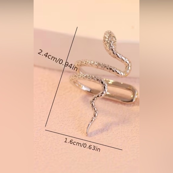 Elegant Silver Snake Ear Cuff - Picture 3 of 3